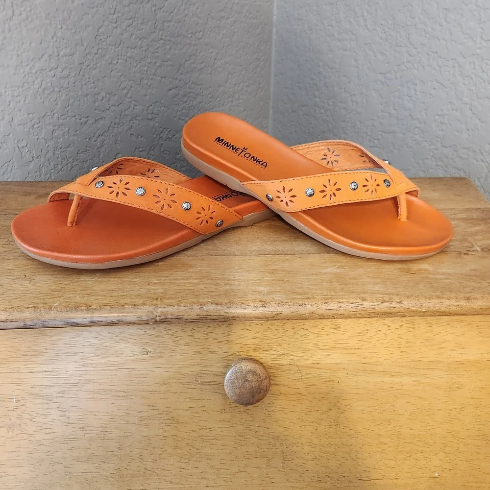 NWT Minnetonka Madelyn Thong Orange Leather Flip-Flop, Size 7 - Picture 2 of 7
